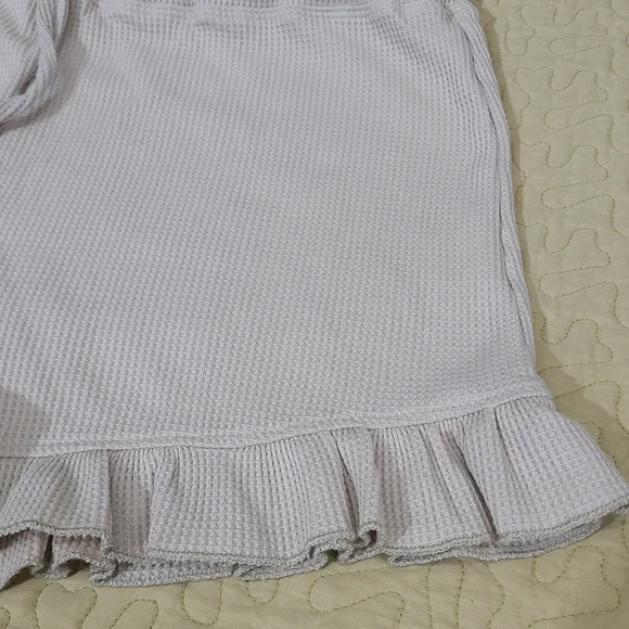 Princess Polly waffle knit high waist ruffle shorts size 12 - Picture 4 of 7